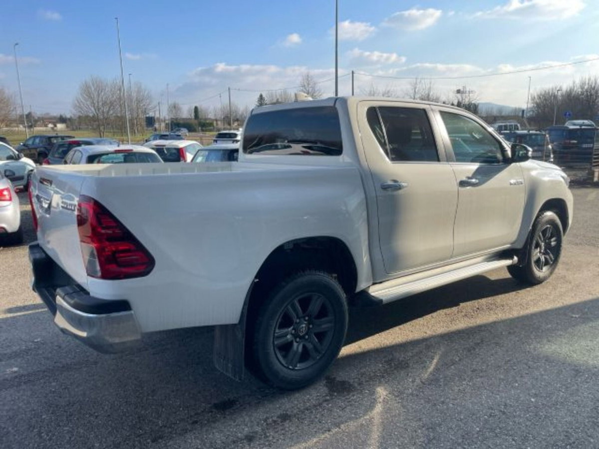 Toyota Hilux 2.D-4D 4WD porte Double Cab Executive (6)