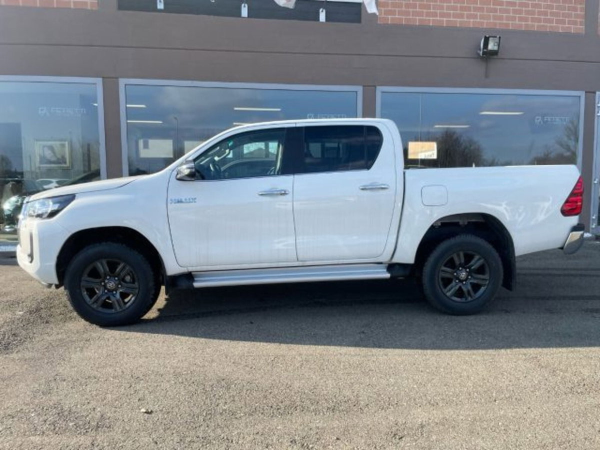 Toyota Hilux 2.D-4D 4WD porte Double Cab Executive (8)