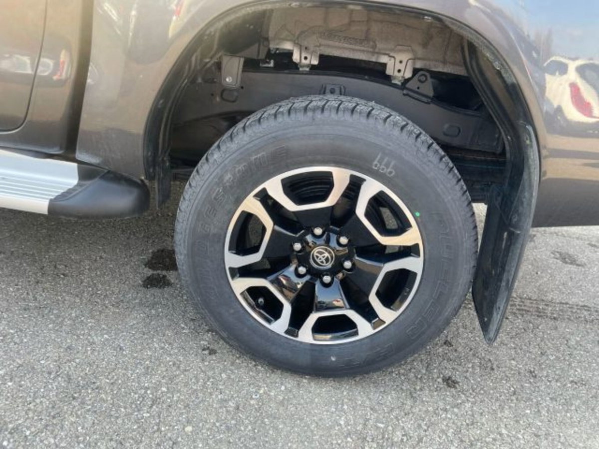 Toyota Hilux 2.D-4D 4WD porte Double Cab Executive (10)