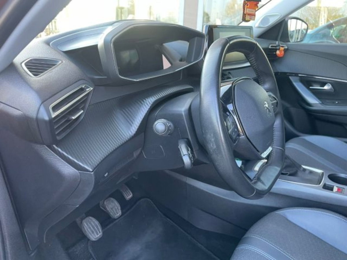 Peugeot 2008 PureTech 130 S&S Allure (13)