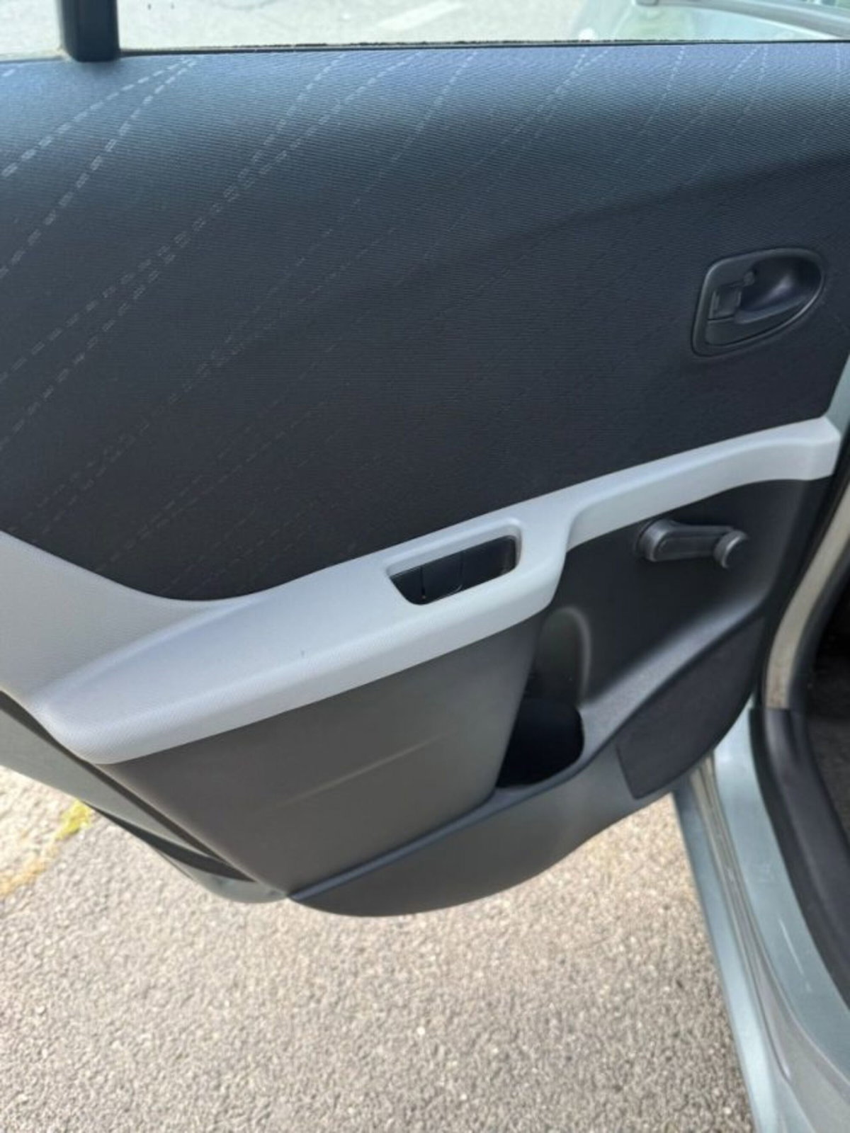 Toyota Yaris 1.0 5 porte Sol (18)