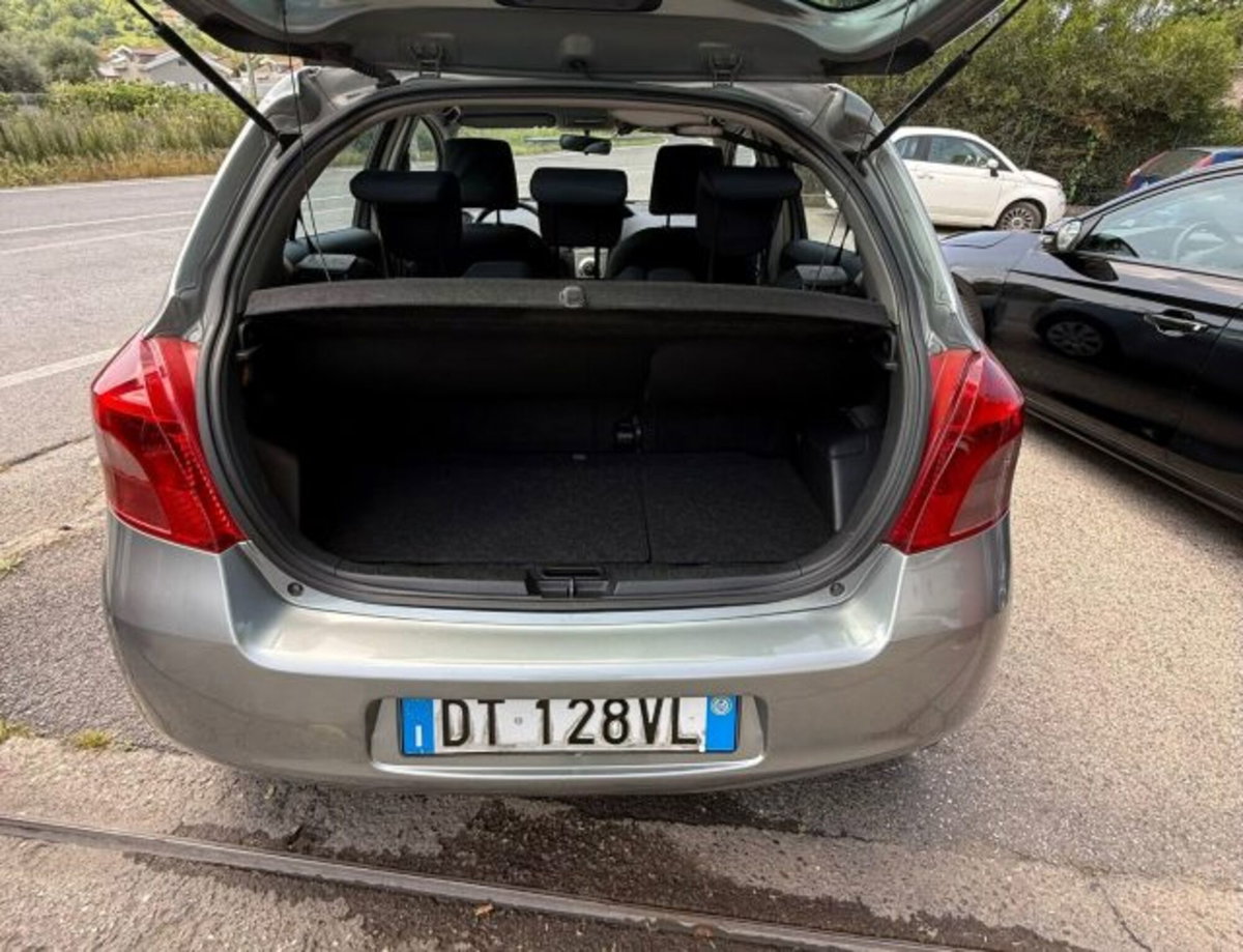 Toyota Yaris 1.0 5 porte Sol (7)