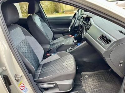 Volkswagen Taigo 1.0 TSI 110 CV DSG R-Line (12)
