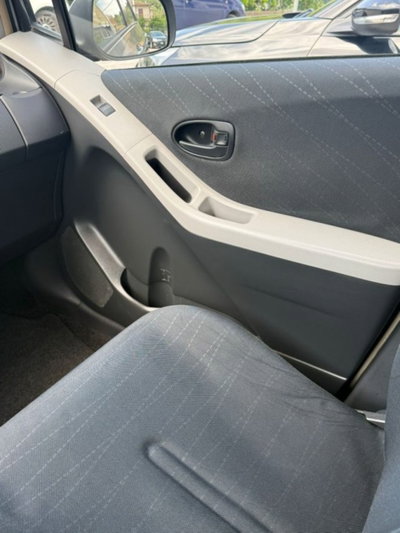 Toyota Yaris 1.0 5 porte Sol (17)