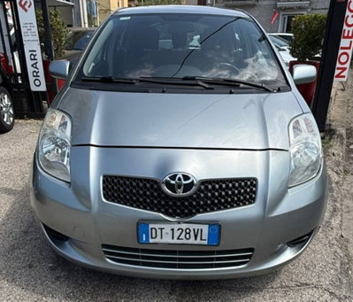 Toyota Yaris 1.0 5 porte Sol (2)