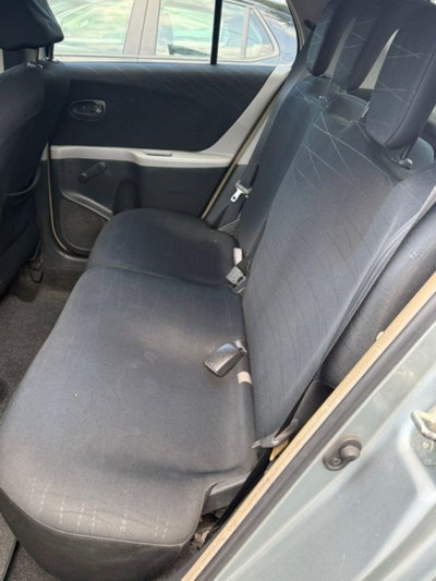 Toyota Yaris 1.0 5 porte Sol (19)