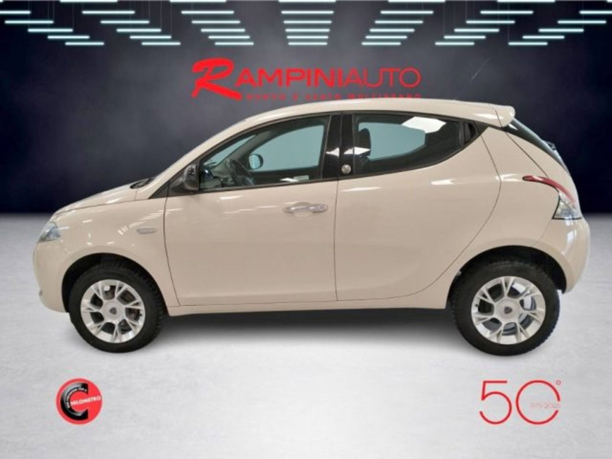 Lancia Ypsilon 0.9 TwinAir 85 CV 5 porte Metano Ecochic Gold (10)
