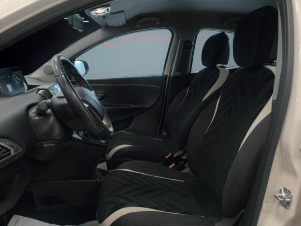 Lancia Ypsilon 0.9 TwinAir 85 CV 5 porte Metano Ecochic Gold (13)