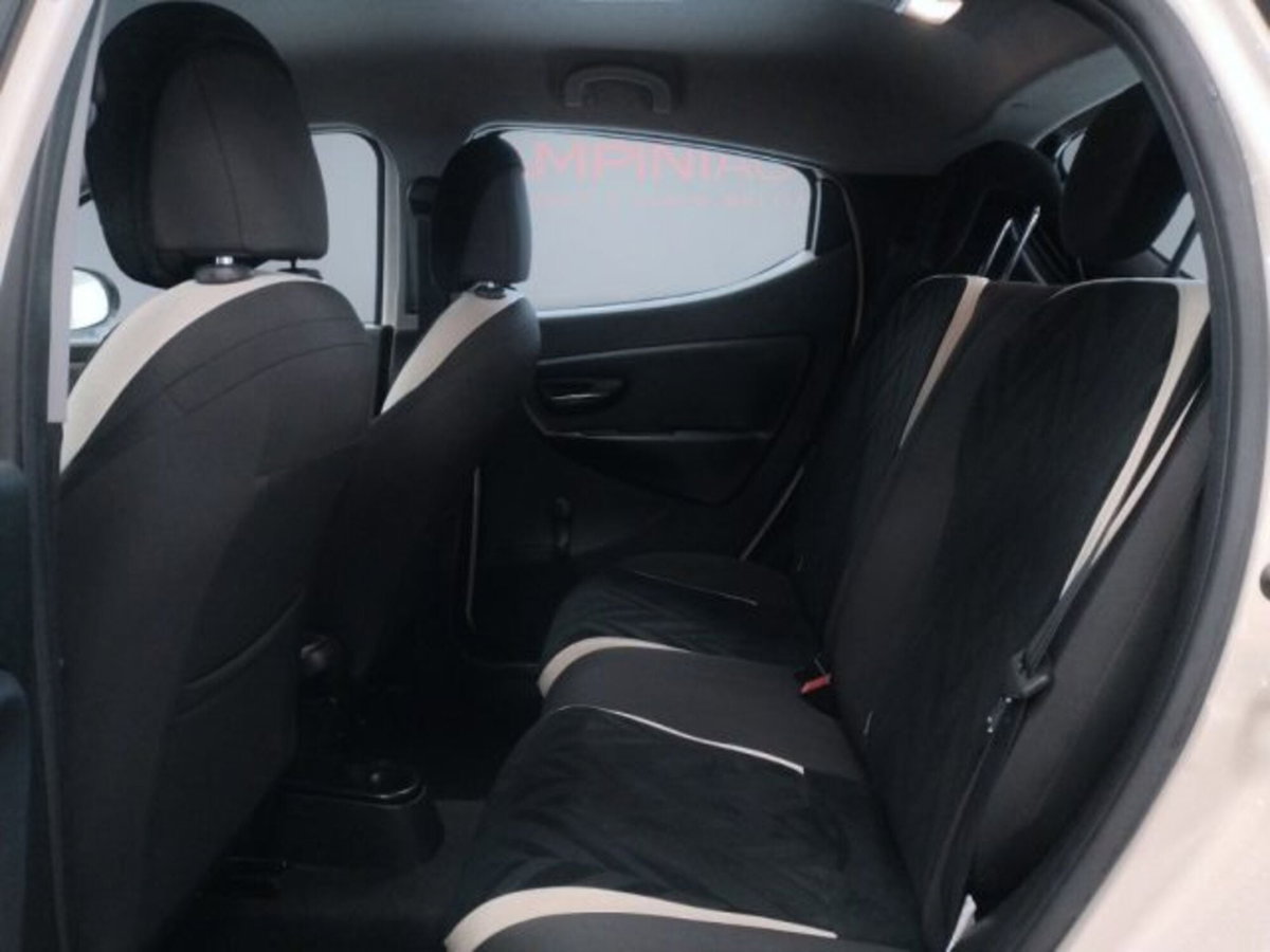 Lancia Ypsilon 0.9 TwinAir 85 CV 5 porte Metano Ecochic Gold (14)