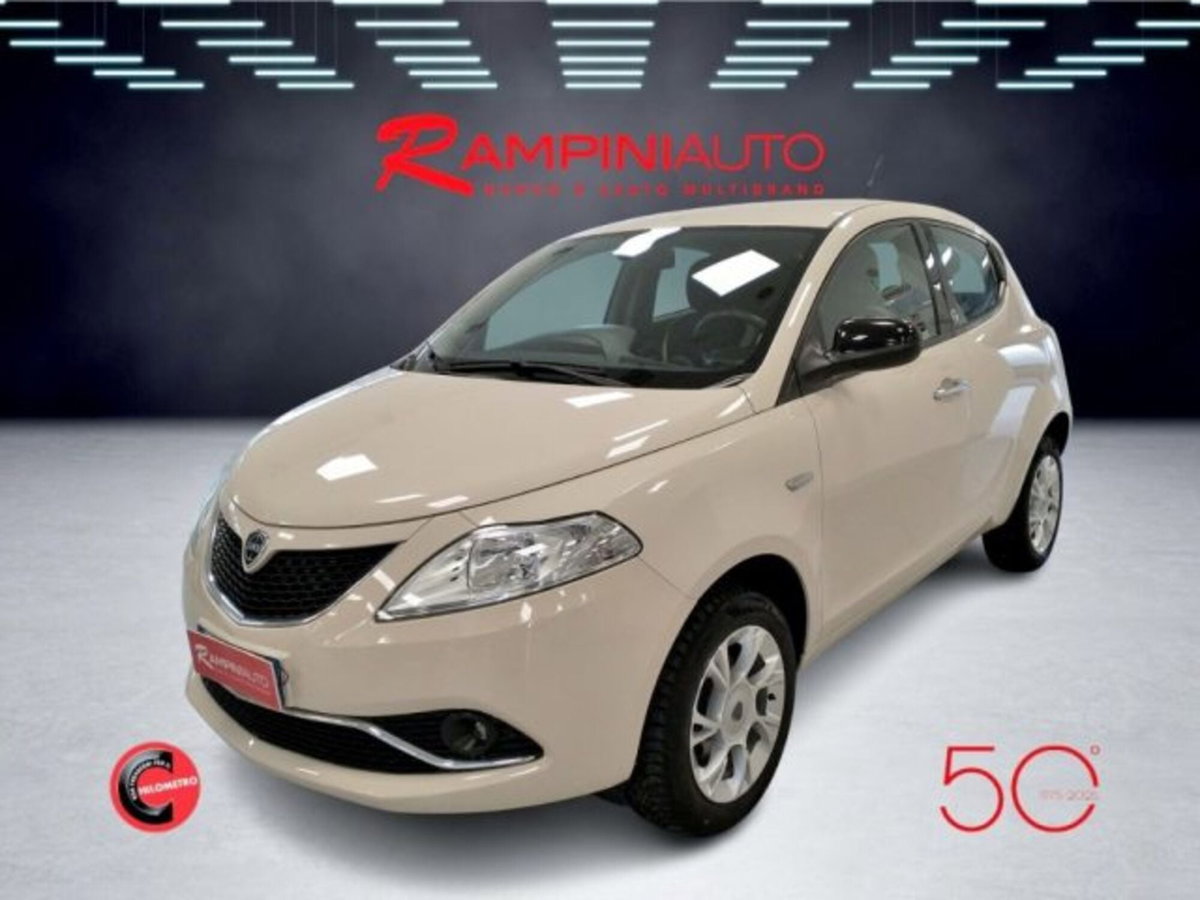 Lancia Ypsilon 0.9 TwinAir 85 CV 5 porte Metano Ecochic Gold (2)