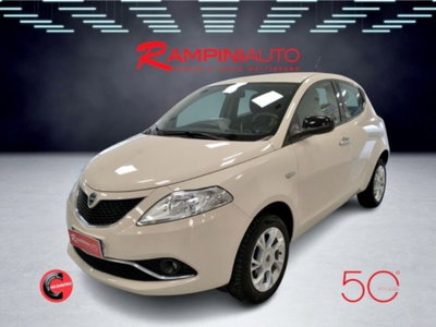 Lancia Ypsilon 0.9 TwinAir 85 CV 5 porte Metano Ecochic Gold (2)