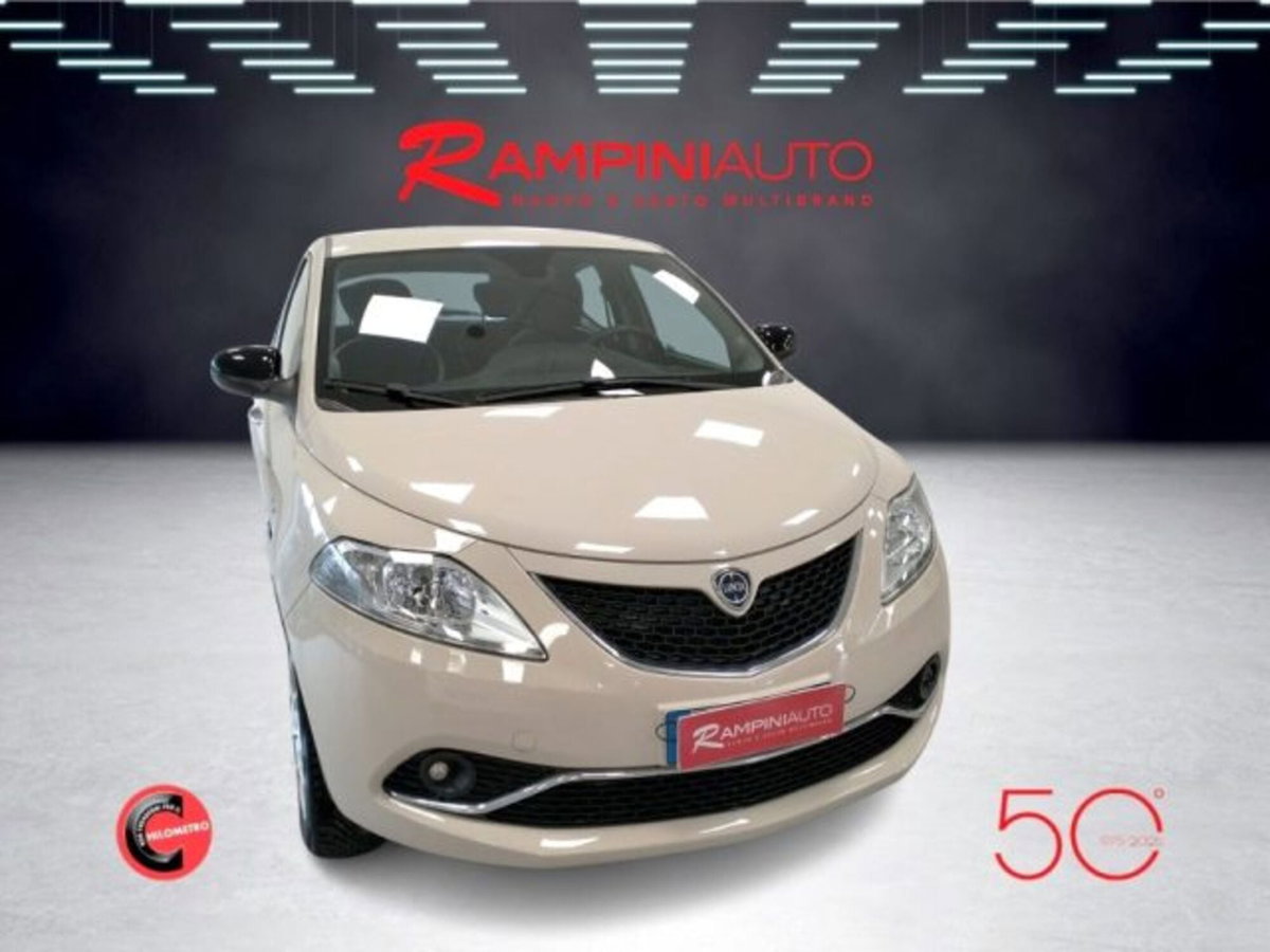 Lancia Ypsilon 0.9 TwinAir 85 CV 5 porte Metano Ecochic Gold (4)