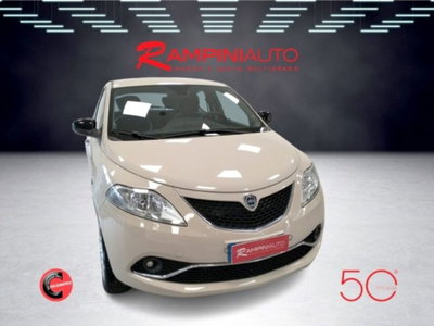 Lancia Ypsilon 0.9 TwinAir 85 CV 5 porte Metano Ecochic Gold (4)