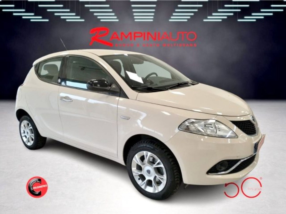 Lancia Ypsilon 0.9 TwinAir 85 CV 5 porte Metano Ecochic Gold (5)