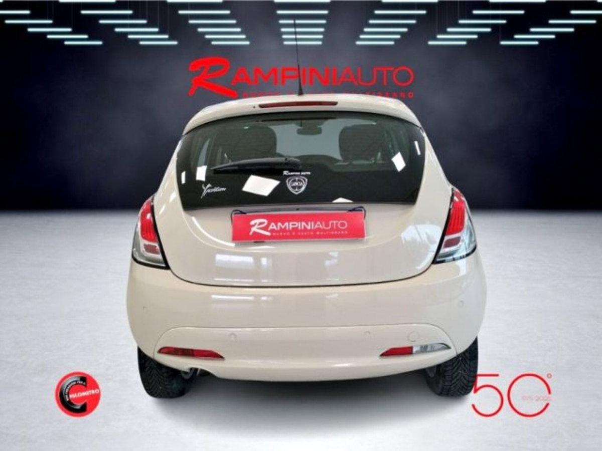 Lancia Ypsilon 0.9 TwinAir 85 CV 5 porte Metano Ecochic Gold (8)