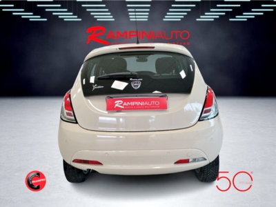 Lancia Ypsilon 0.9 TwinAir 85 CV 5 porte Metano Ecochic Gold (8)