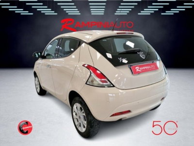Lancia Ypsilon 0.9 TwinAir 85 CV 5 porte Metano Ecochic Gold (9)