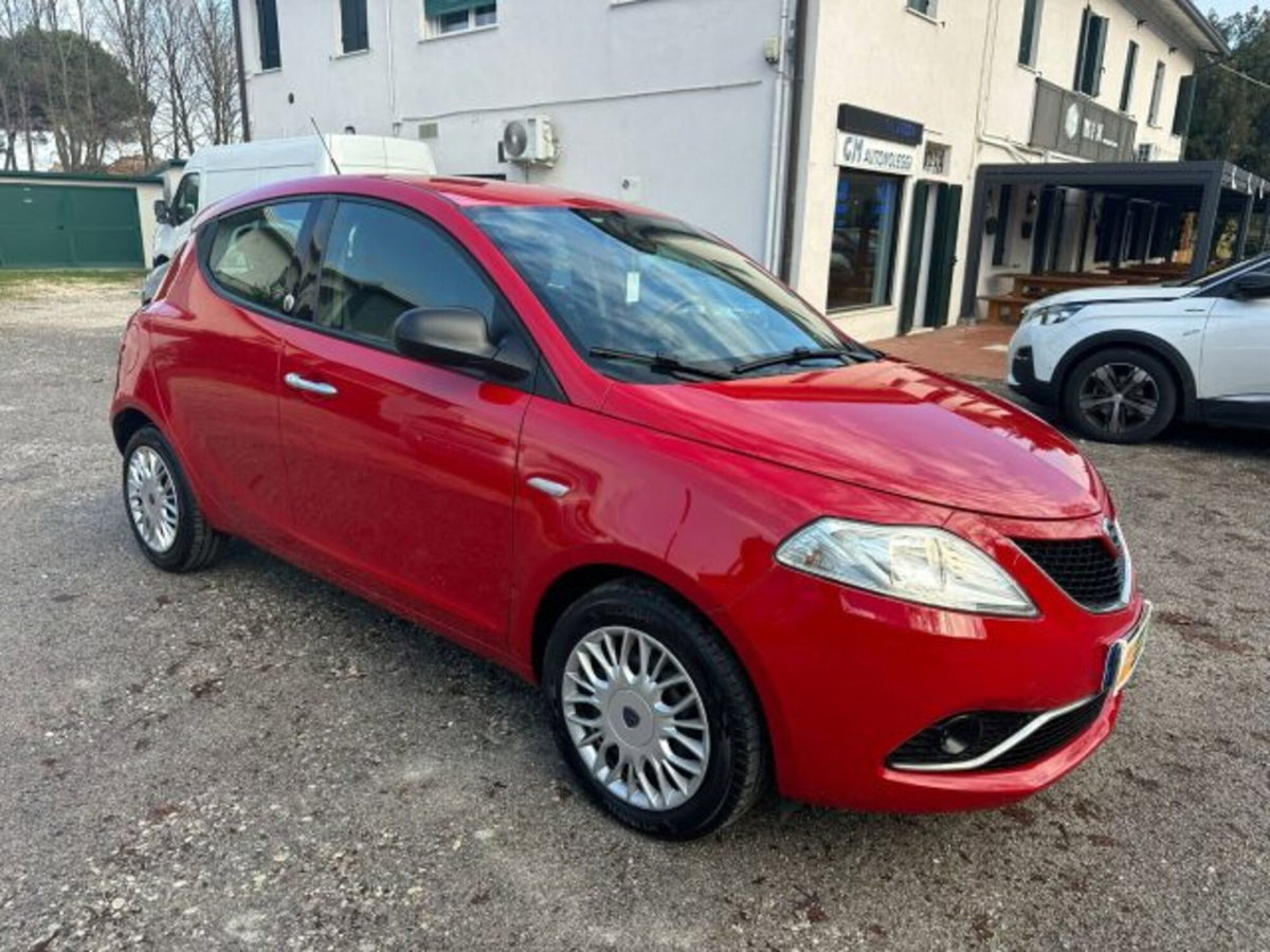 Lancia Ypsilon 1.2 69 CV 5 porte GPL Ecochic Silver (10)