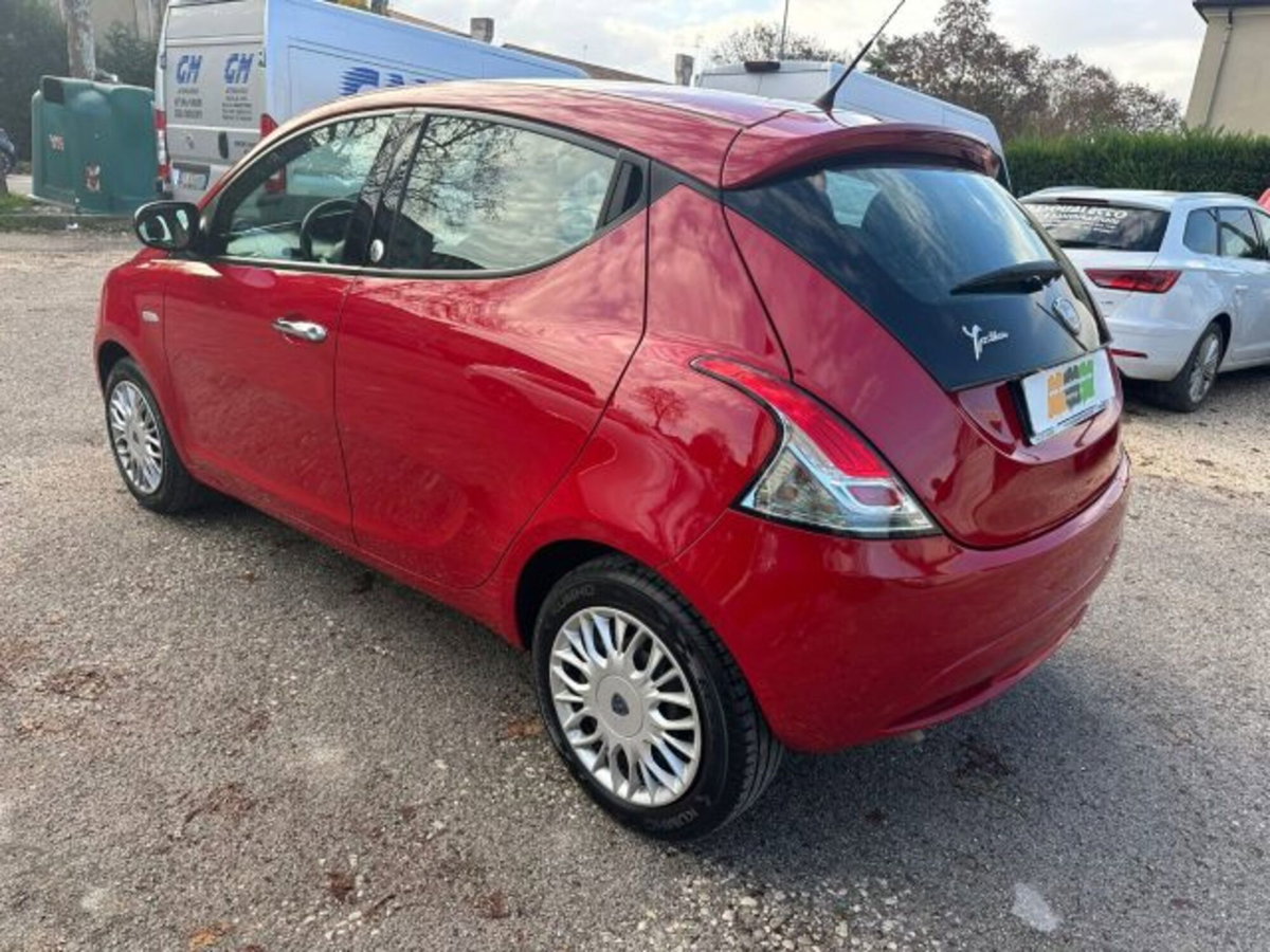 Lancia Ypsilon 1.2 69 CV 5 porte GPL Ecochic Silver (11)