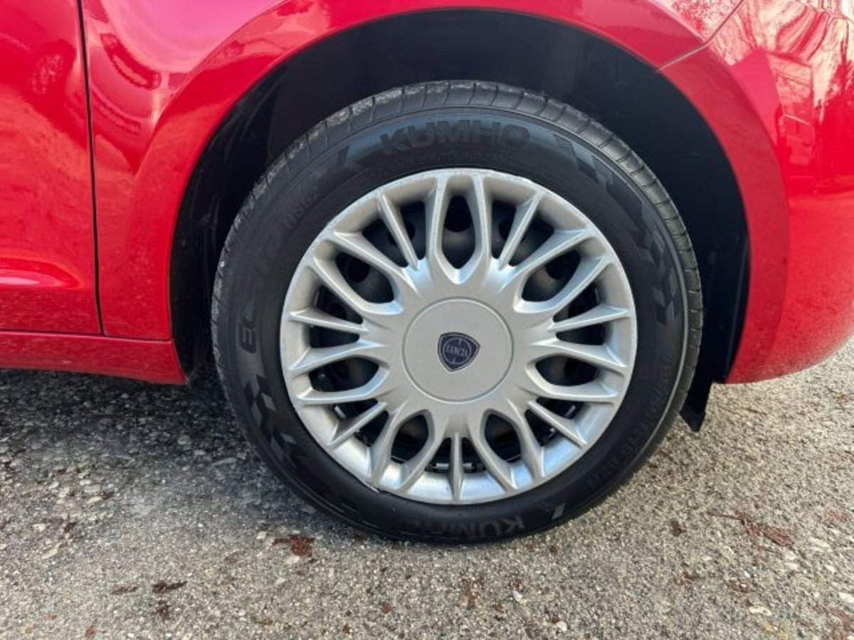 Lancia Ypsilon 1.2 69 CV 5 porte GPL Ecochic Silver (14)