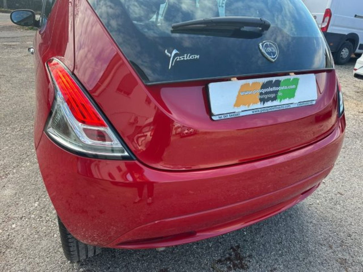 Lancia Ypsilon 1.2 69 CV 5 porte GPL Ecochic Silver (18)