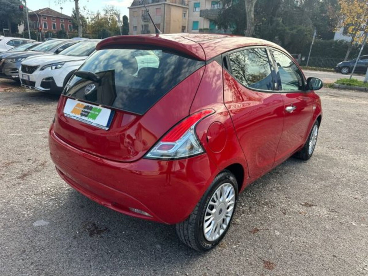 Lancia Ypsilon 1.2 69 CV 5 porte GPL Ecochic Silver (3)