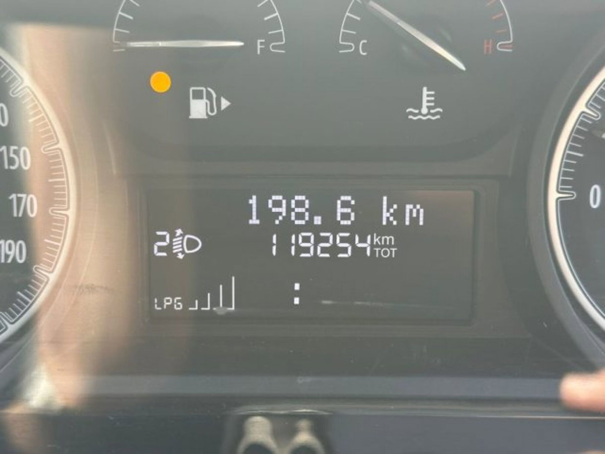 Lancia Ypsilon 1.2 69 CV 5 porte GPL Ecochic Silver (8)