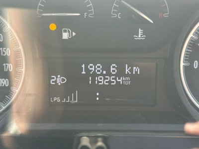 Lancia Ypsilon 1.2 69 CV 5 porte GPL Ecochic Silver (8)