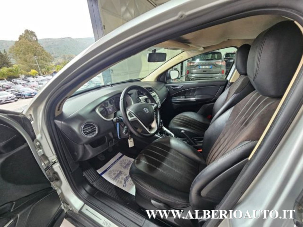 Lancia Delta 1.6 MJT DPF Oro (9)