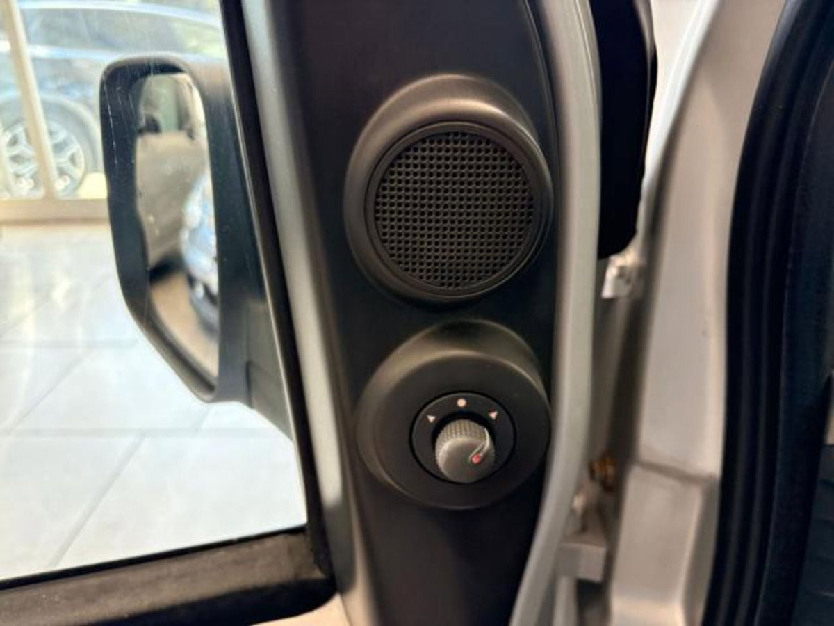 Fiat Fiorino 1.3 MJT 75CV Combi Semi E5+ (14)