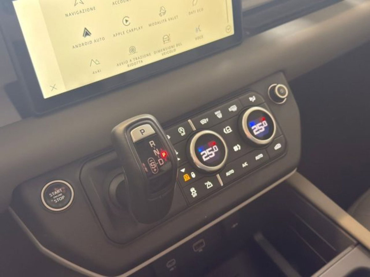 Land Rover Defender 110 Hard Top 3.0d i6 mhev X-Dynamic SE awd 250cv auto (20)