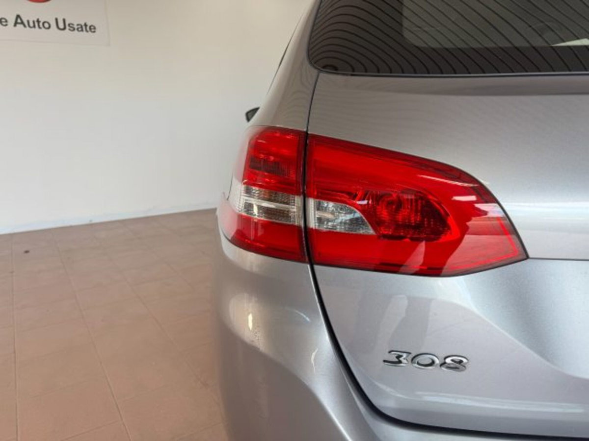 Peugeot 308 BlueHDi 100 S&S Business (13)