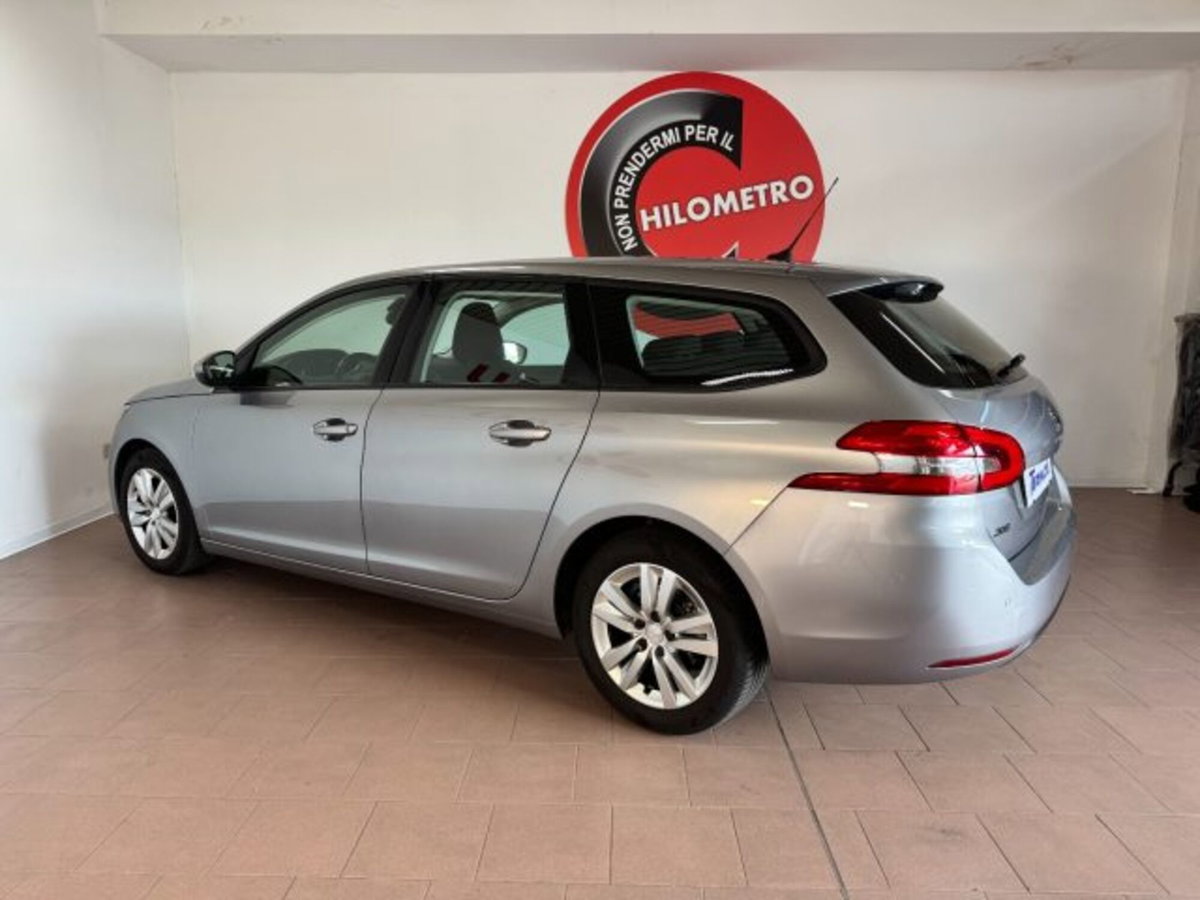Peugeot 308 BlueHDi 100 S&S Business (3)