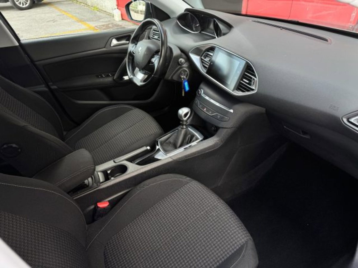 Peugeot 308 BlueHDi 100 S&S Business (6)