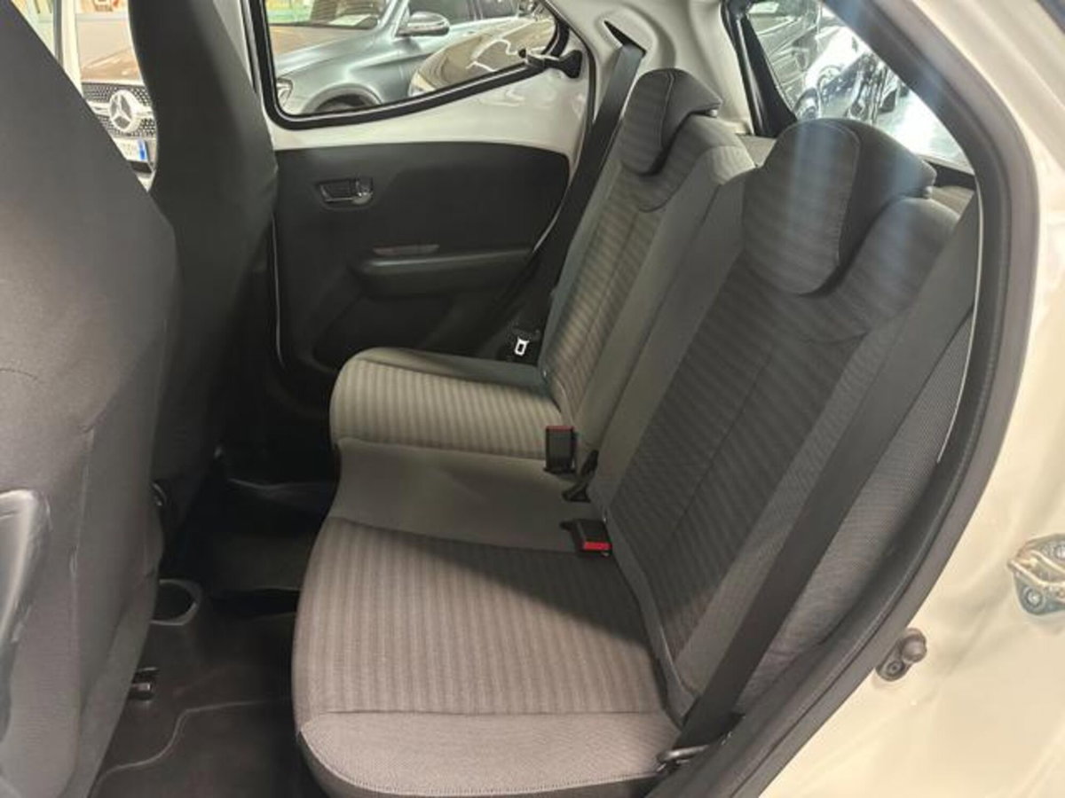 Toyota Aygo X 1.0 VVT-i 72 CV 5p. Undercover S-CVT (11)