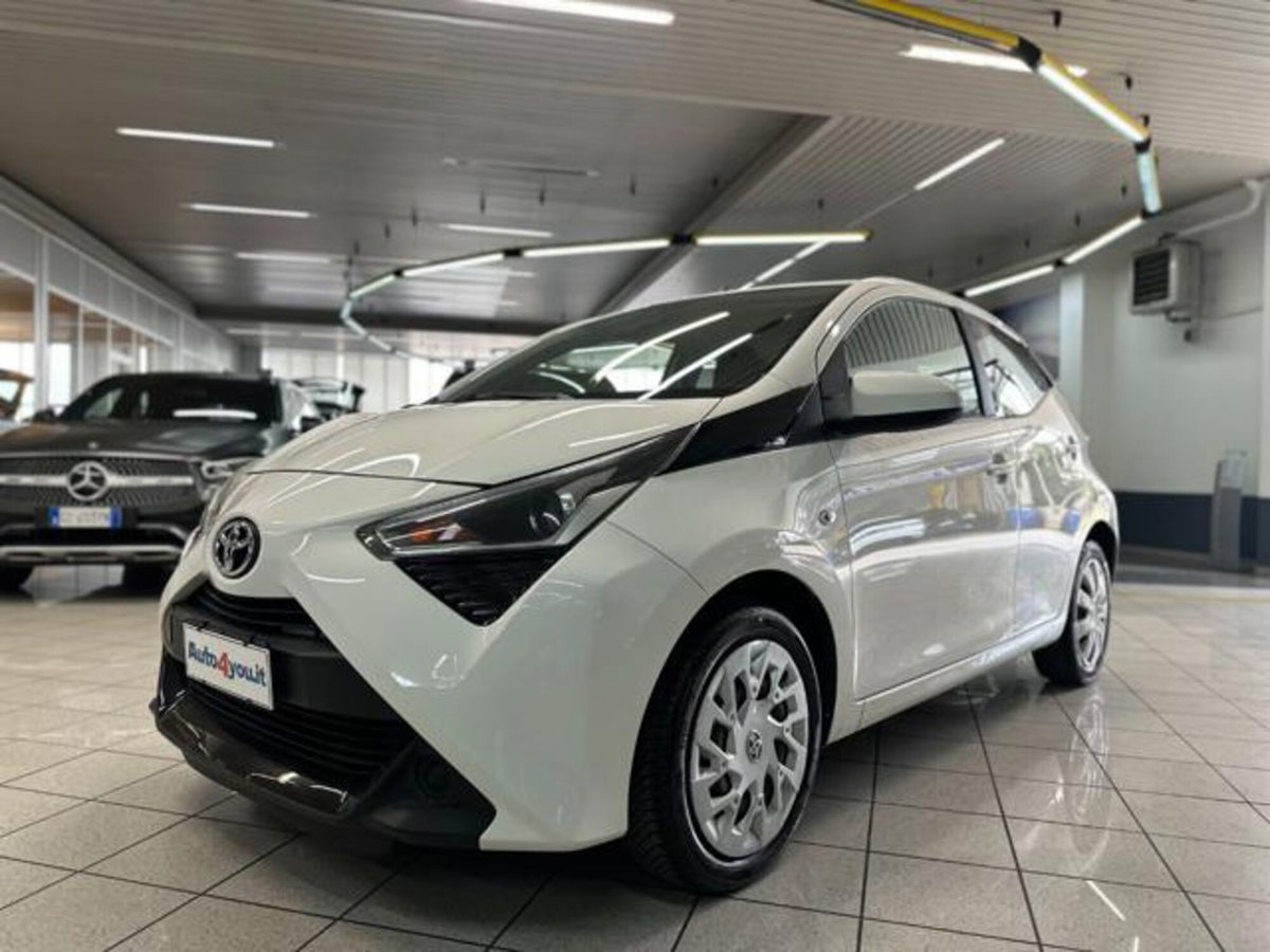 Toyota Aygo X 1.0 VVT-i 72 CV 5p. Undercover S-CVT (2)
