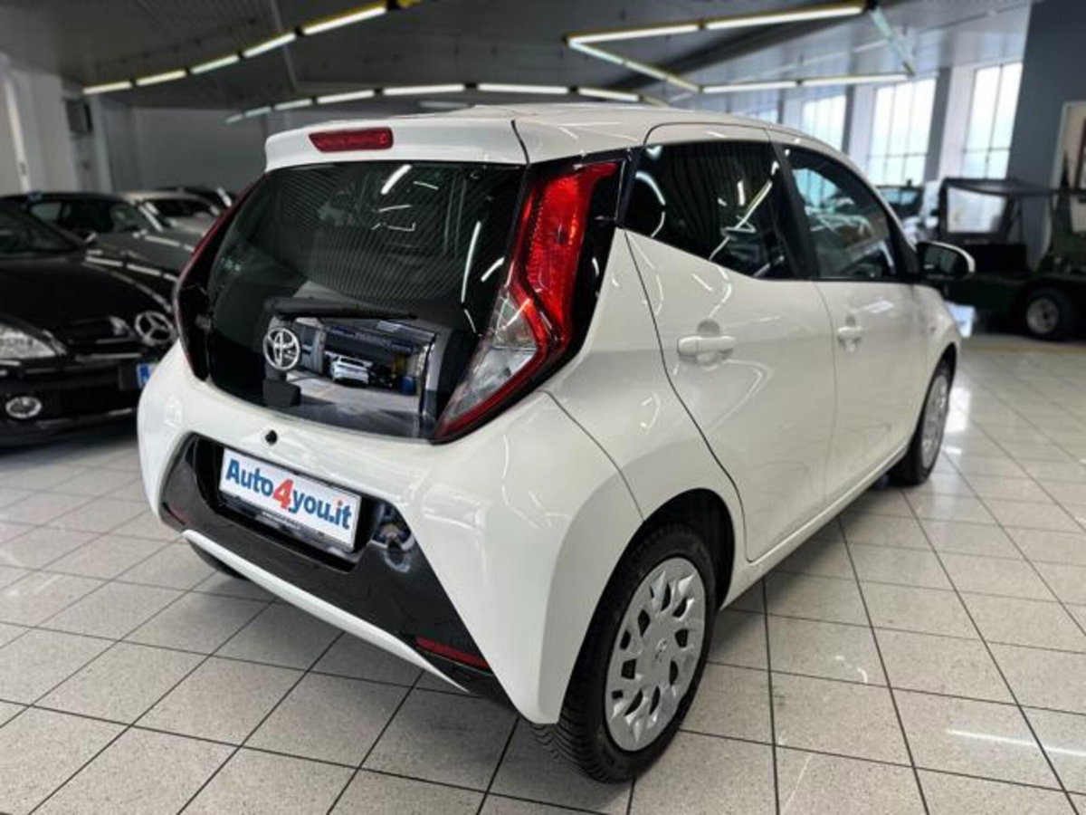 Toyota Aygo X 1.0 VVT-i 72 CV 5p. Undercover S-CVT (3)