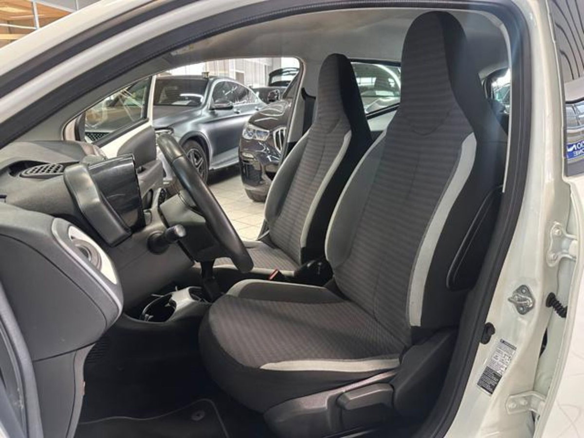 Toyota Aygo X 1.0 VVT-i 72 CV 5p. Undercover S-CVT (9)