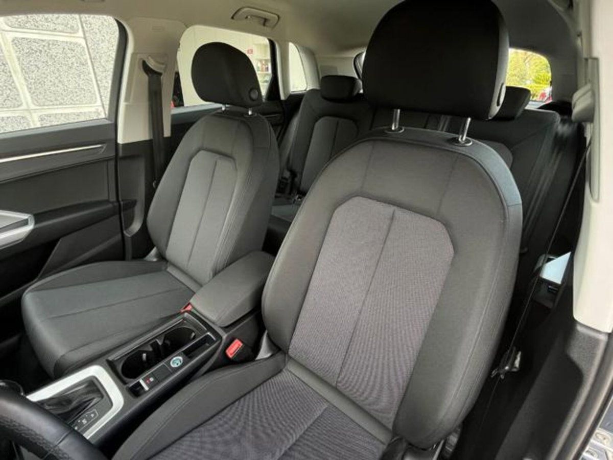 Audi Q3 35 2.0 tdi Identity Black s-tronic (12)