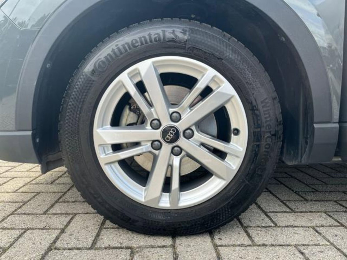 Audi Q3 35 2.0 tdi Identity Black s-tronic (14)