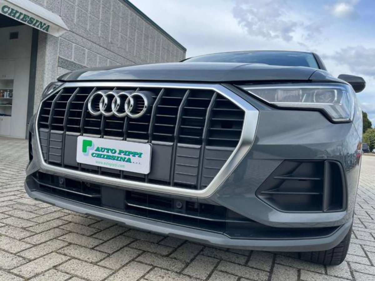 Audi Q3 35 2.0 tdi Identity Black s-tronic (16)