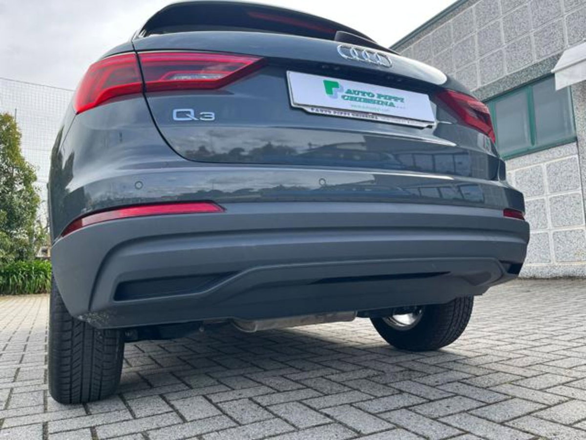 Audi Q3 35 2.0 tdi Identity Black s-tronic (17)