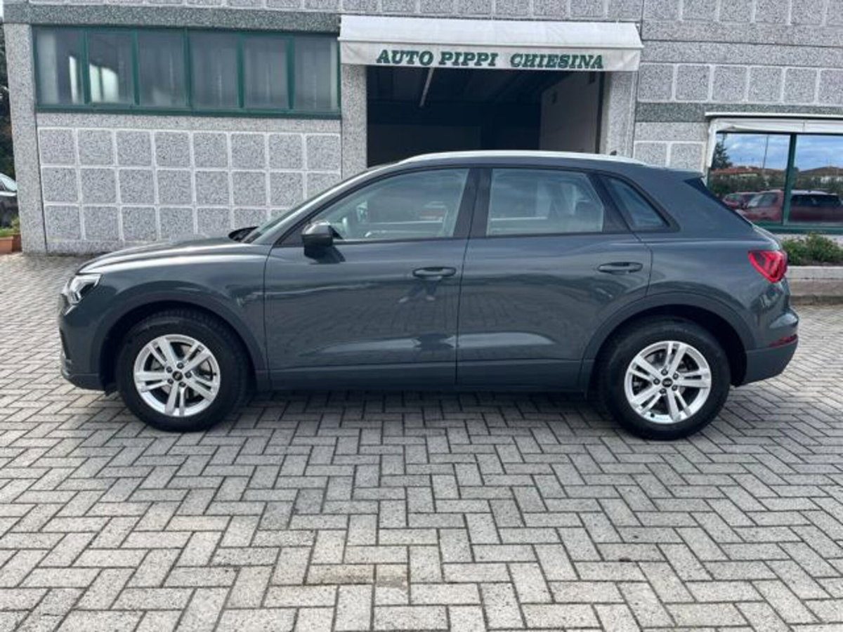 Audi Q3 35 2.0 tdi Identity Black s-tronic (18)