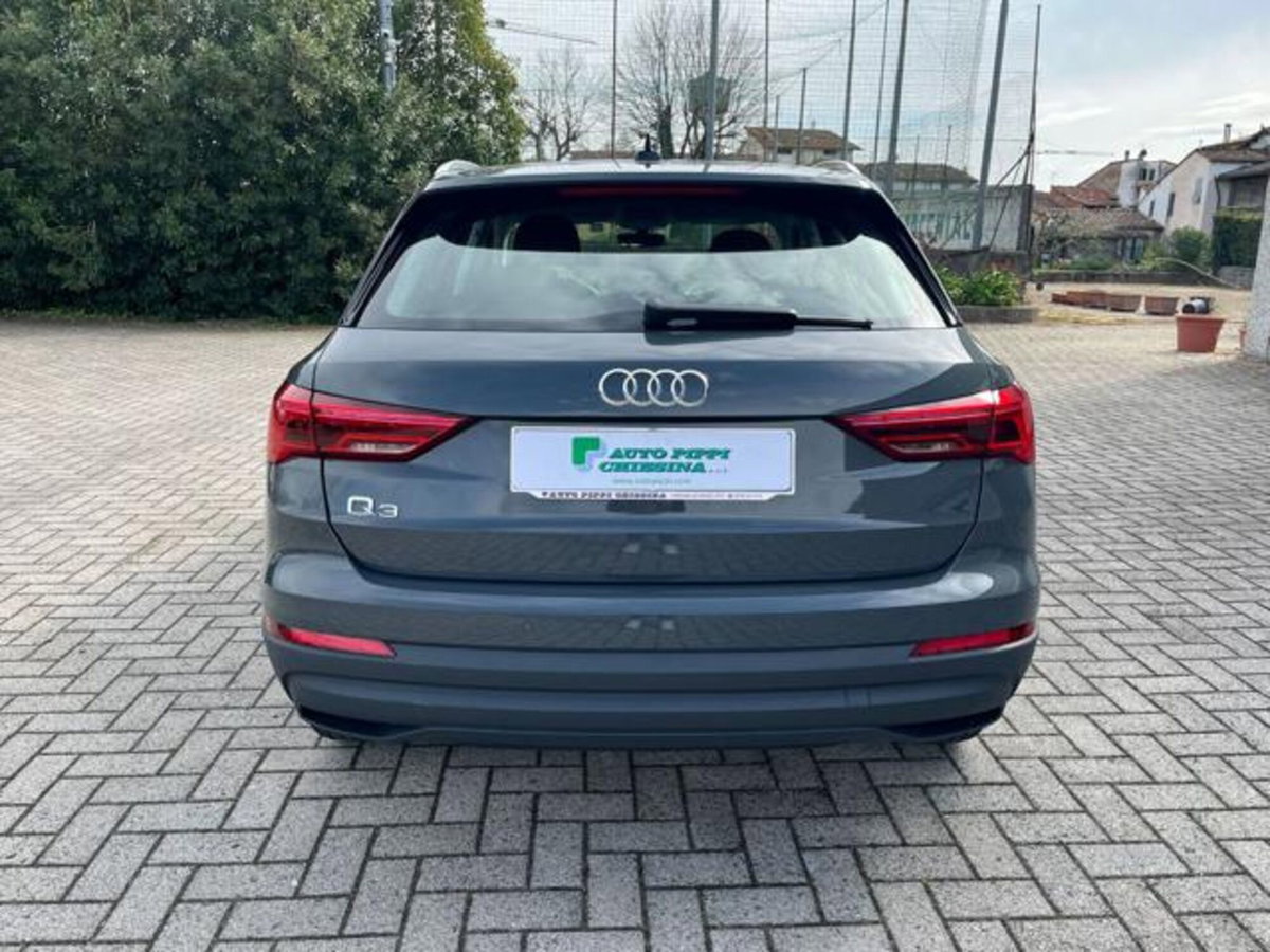 Audi Q3 35 2.0 tdi Identity Black s-tronic (19)