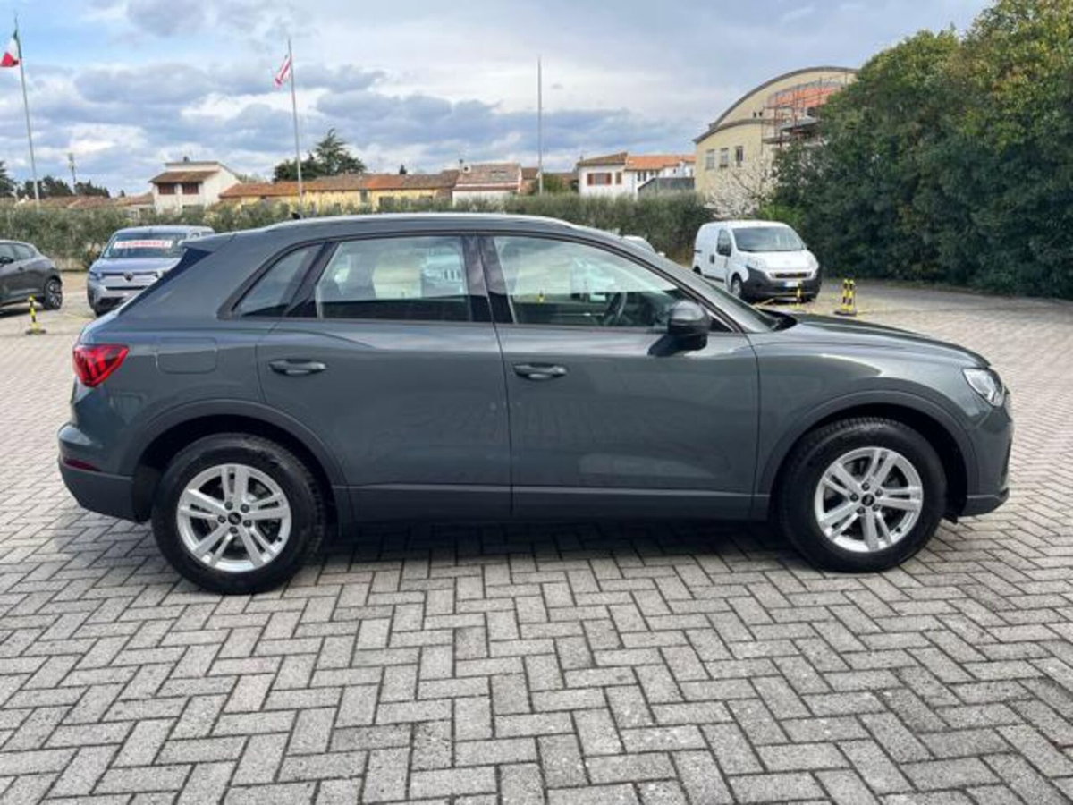 Audi Q3 35 2.0 tdi Identity Black s-tronic (20)