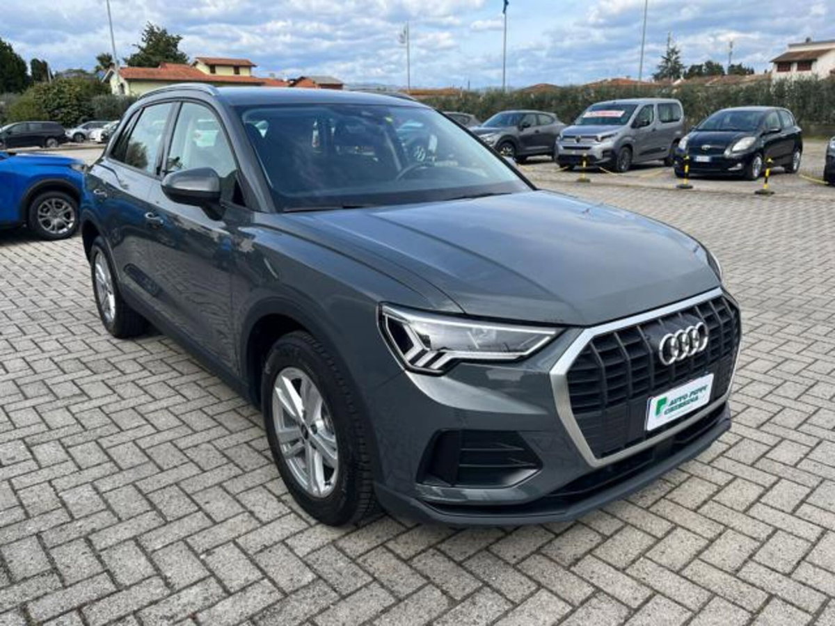 Audi Q3 35 2.0 tdi Identity Black s-tronic (3)