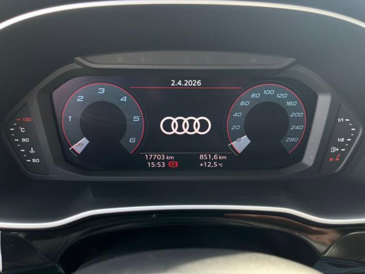 Audi Q3 35 2.0 tdi Identity Black s-tronic (8)