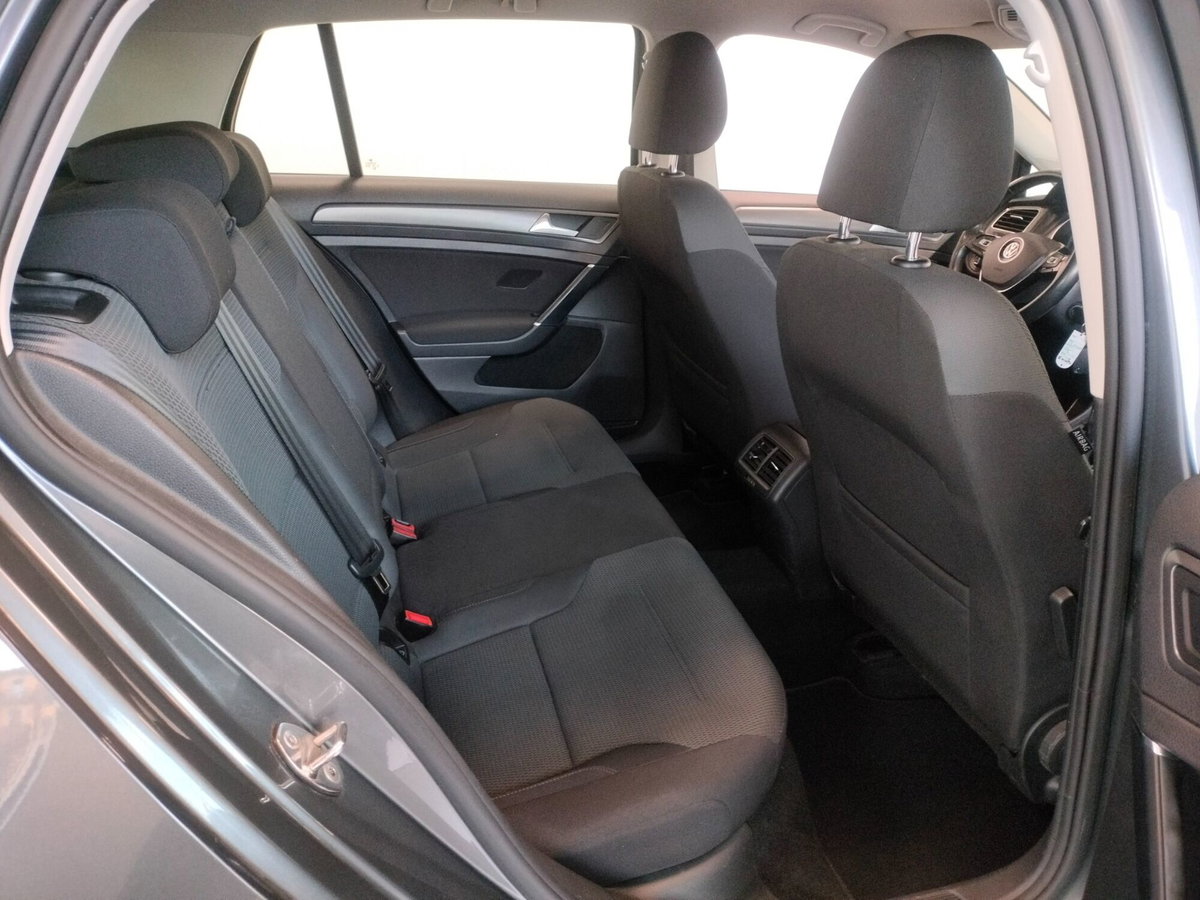 Volkswagen Golf 1.0 TSI 110 CV 5p. Trendline BlueMotion Technology (11)