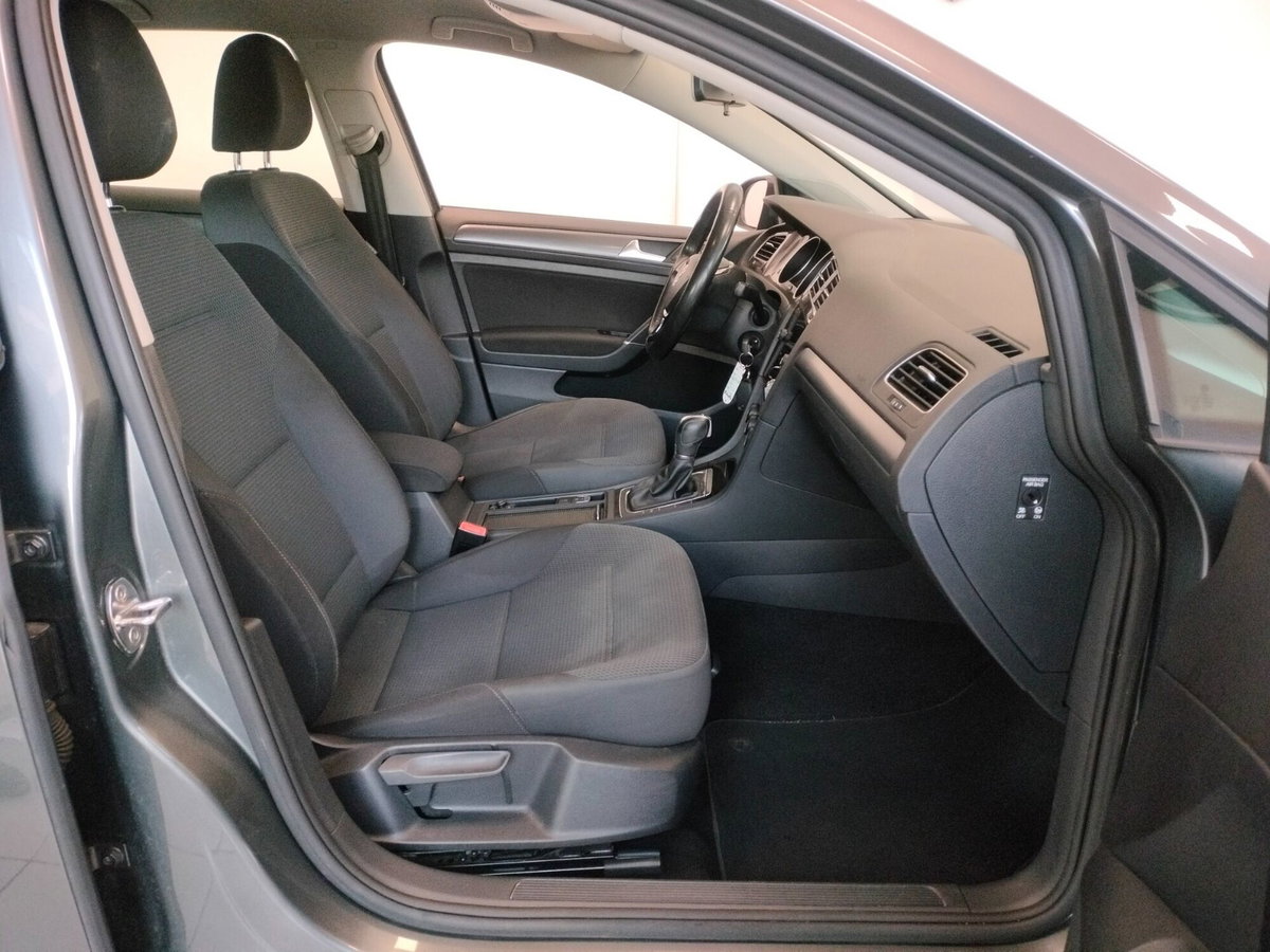 Volkswagen Golf 1.0 TSI 110 CV 5p. Trendline BlueMotion Technology (9)