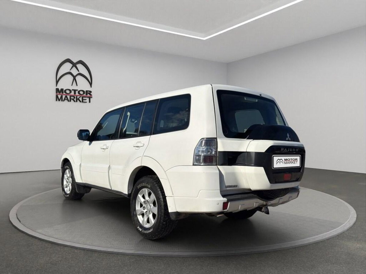 Mitsubishi Pajero 3.2 DI-D 16V aut. 5p. Intense DPF (8)
